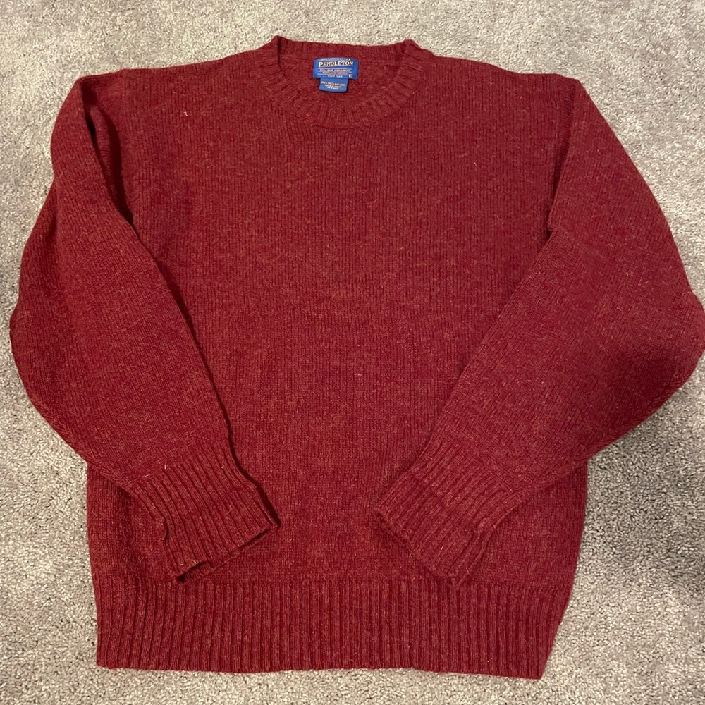 Pendleton mens maroon sweater. 100% pure virgin wool. In excellent condition.